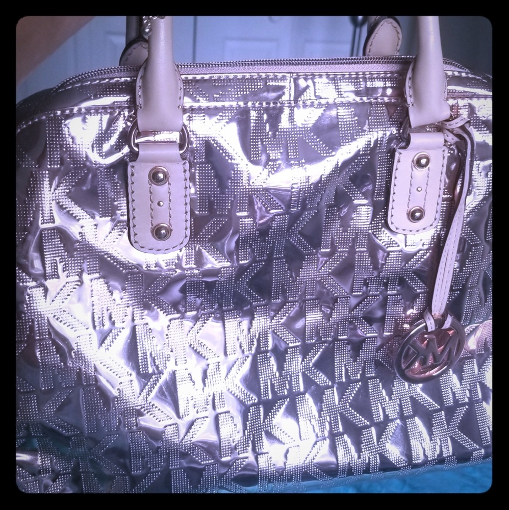 Michael Kors Gold Metalic Mirror Signature
